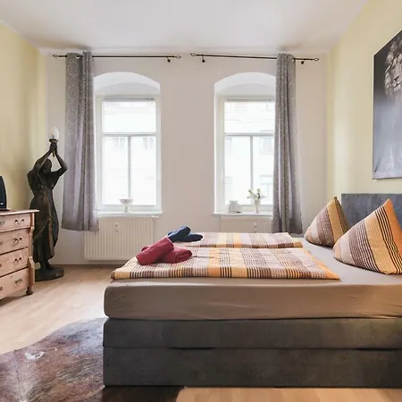 Ferienwohnung Residenz: Spacious Apartments for Groups up to 6 Dresden Exterior photo