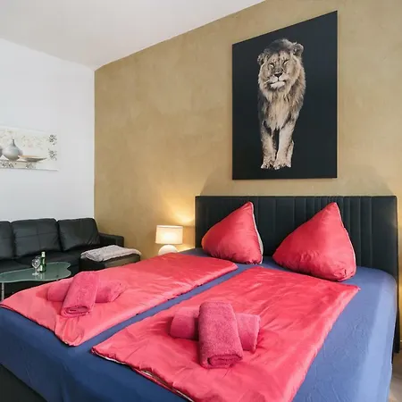 Ferienwohnung Residenz: Spacious Apartments for Groups up to 6 Dresden Exterior photo
