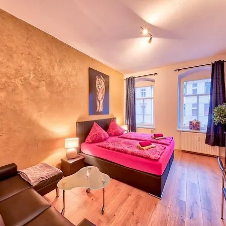 Ferienwohnung Residenz: Spacious Apartments for Groups up to 6 Dresden Exterior photo