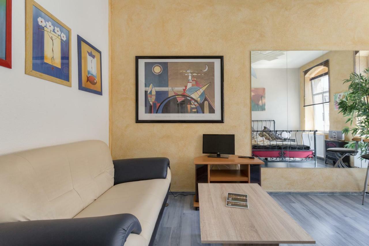 Residenz: Spacious For Groups Up To 6 Apartment