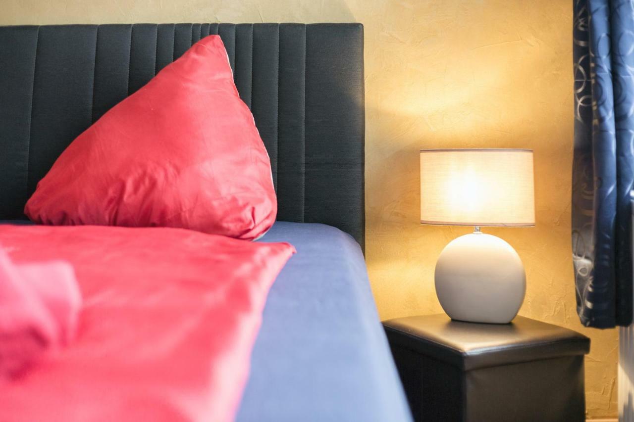 Residenz: Spacious For Groups Up To 6 Apartment